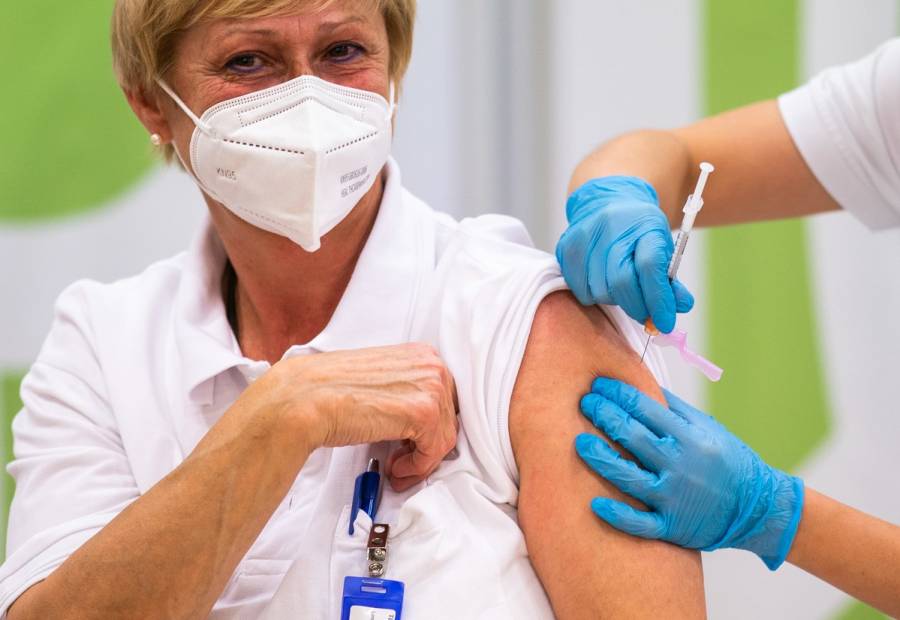 Autorizada en la UE una segunda dosis de refuerzo para mayores de 80 años