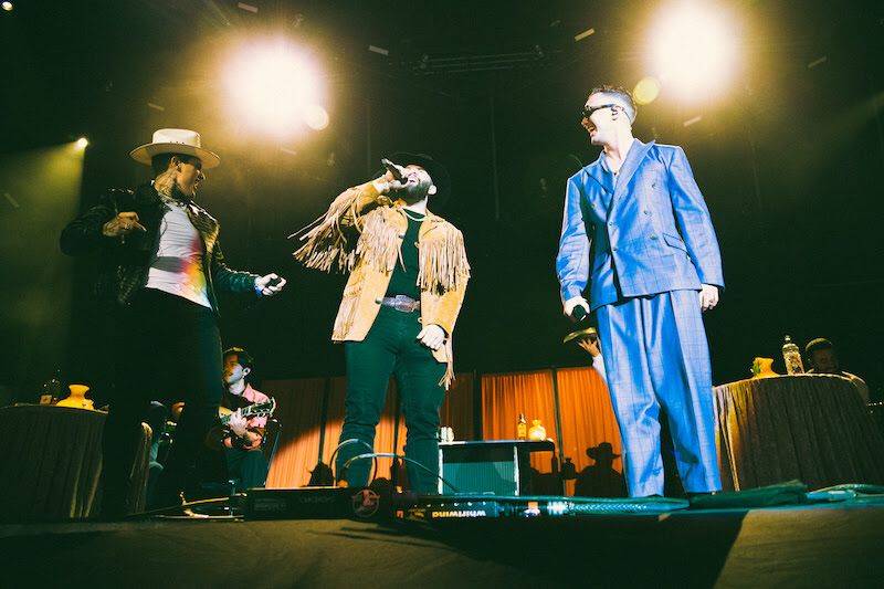 Carin Le&oacute;n se uni&oacute; a C. Tangana y Adriel Favela en Festival Tecate Pa’l Norte