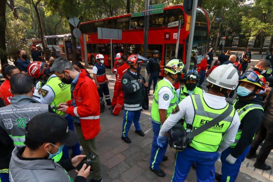 Choque de Metrobús en Reforma manda al hospital a 85 personas