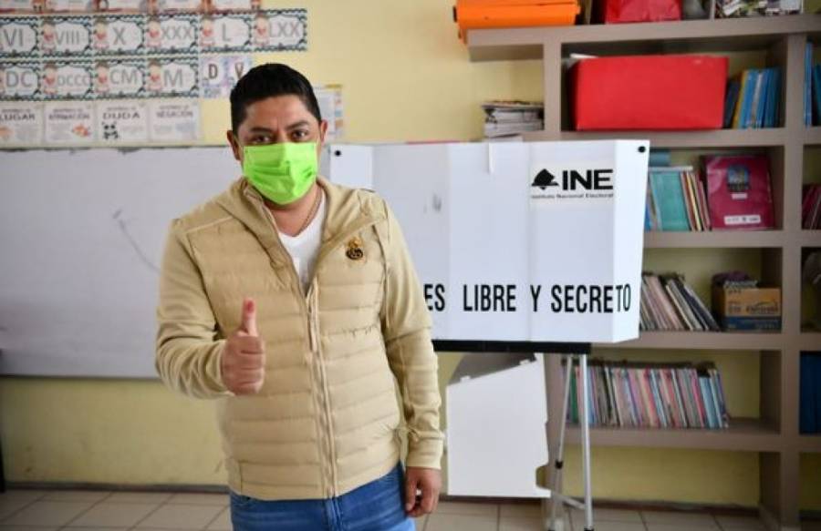 Gobernador de SLP emite su voto por consulta de Revocación del Mandato