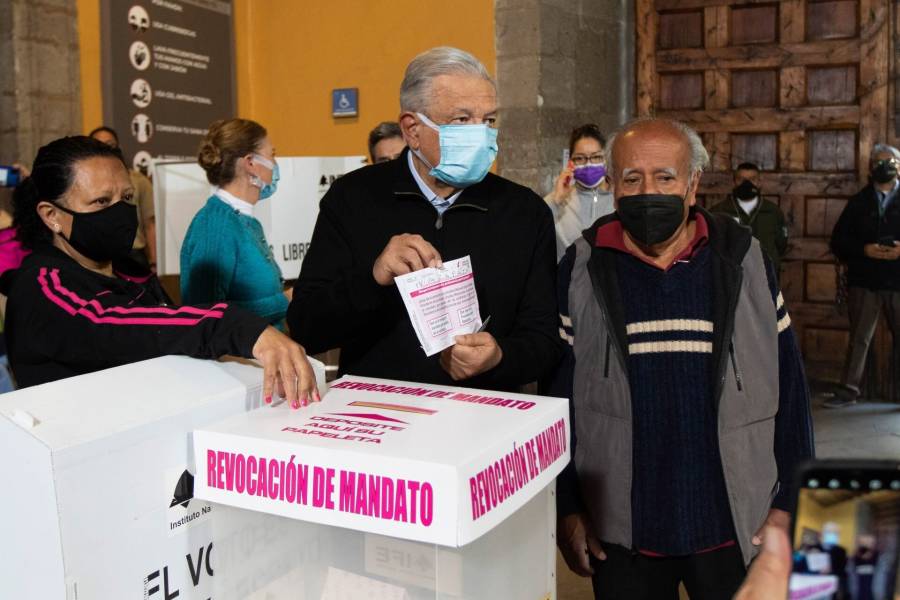 “¿Qué gana el INE anulando? La tendría que repetir”, dice AMLO