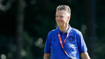 Van Gaal deja su tratamiento contra el c&aacute;ncer