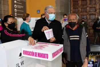 “¿Qu&eacute; gana el INE anulando? La tendr&iacute;a que repetir”, dice AMLO