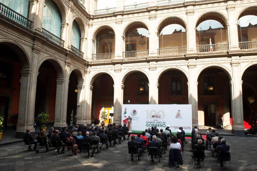 Sube feminicidio, extorsión y robo en transporte público individual en el país, informa AMLO
