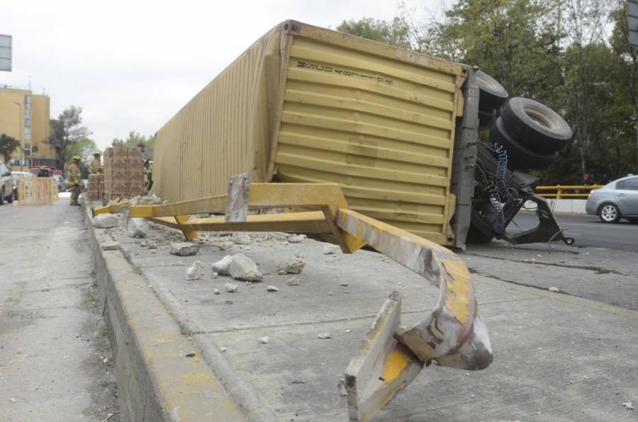 PT busca prohibir circulación de vehículos de carga con doble remolque