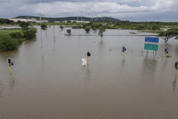 Al menos 45 muertos por inundaciones en Sud&aacute;frica