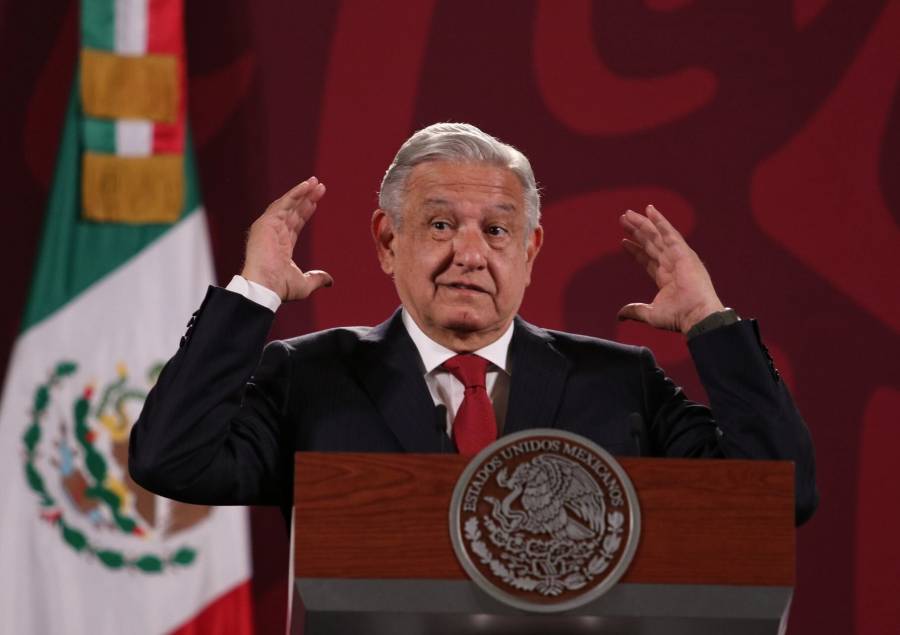 AMLO descalifica a cabilderos en San L&aacute;zaro; acusa que fan 