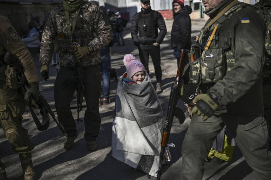 Ucrania anuncia que reinicia la evacuación de civiles
