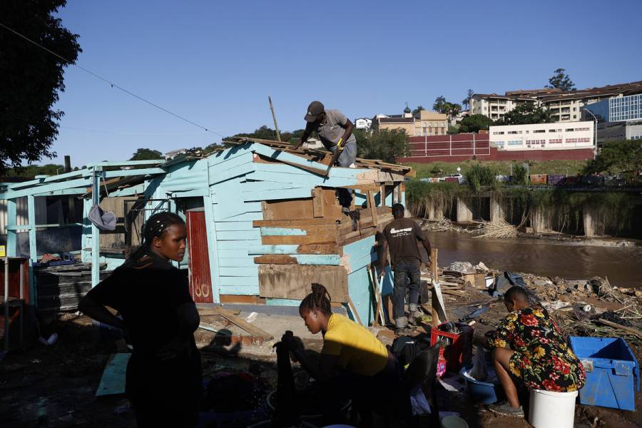 Inundaciones en Sudáfrica dejan casi 350 muertos