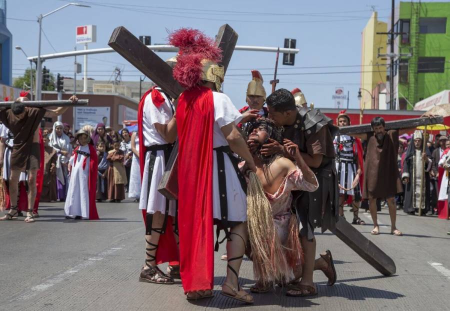 Católicos reviven la Pasión de Cristo en Iztapalapa tras dos años
