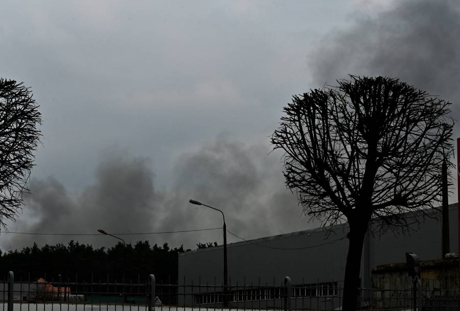 Ataque ruso a fábrica militar en Kiev, deja un muerto
