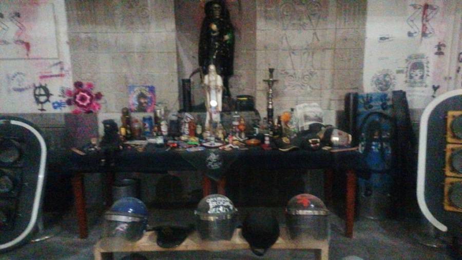 Encuentran un altar de la santa muerte en la sede de la CNDH