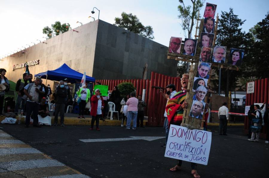 Organizaciones pro AMLO se manifiestan en apoyo a la reforma eléctrica