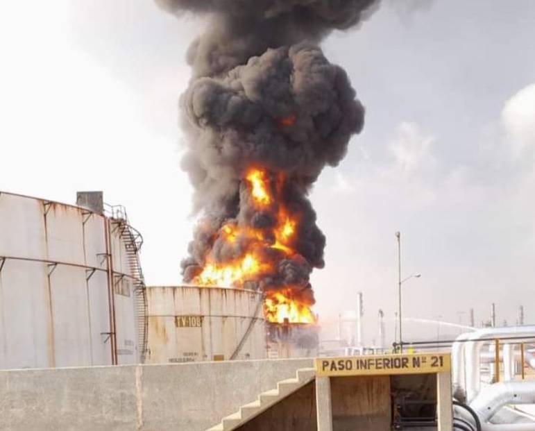 Controlan incendio en refinería de Salina Cruz