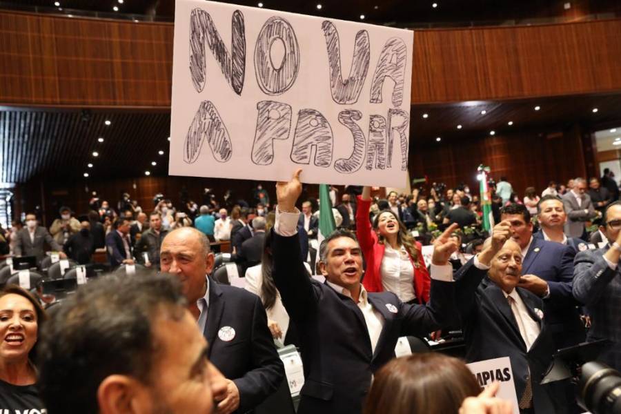 Entre interrupciones, gritos, descalificaciones, acusaciones de amenazas y ocurrencias transcurre discusión de reforma eléctrica