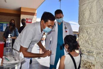 Vacuna contra COVID-19, la medida m&aacute;s efectiva para prevenir cuadros graves: IMSS