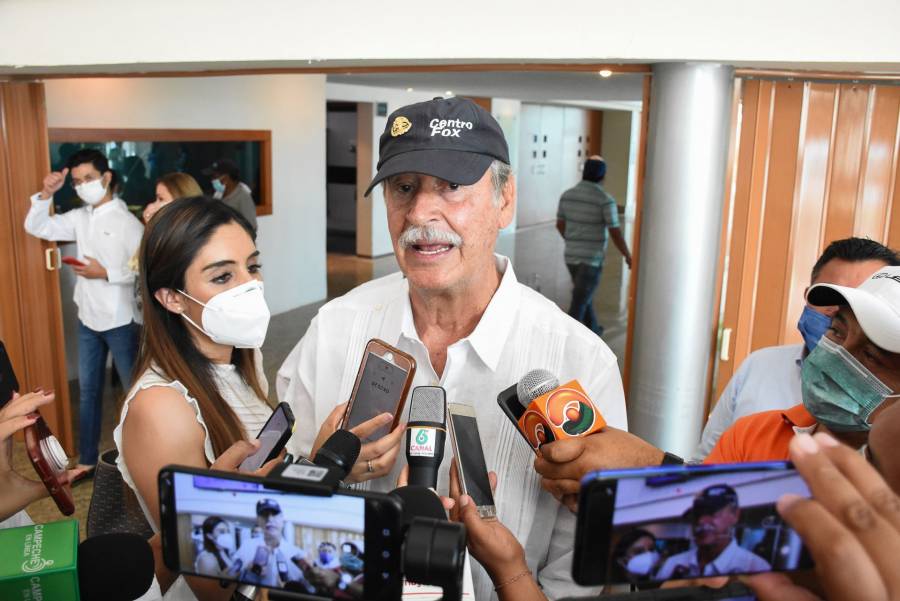 Vicente Fox festeja que Reforma Eléctrica fue desechada; postea banderas de Senegal y no de México