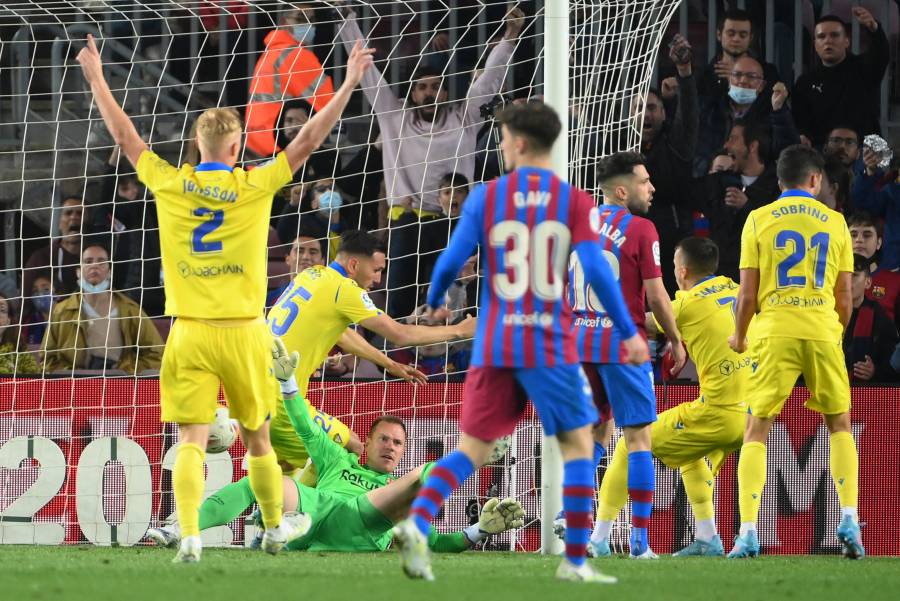 El Cádiz asalta el Camp Nou y despide al Barcelona de LaLiga