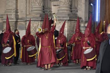 Procesi&oacute;n del silencio, tradici&oacute;n potosina en los hombros de las familias
