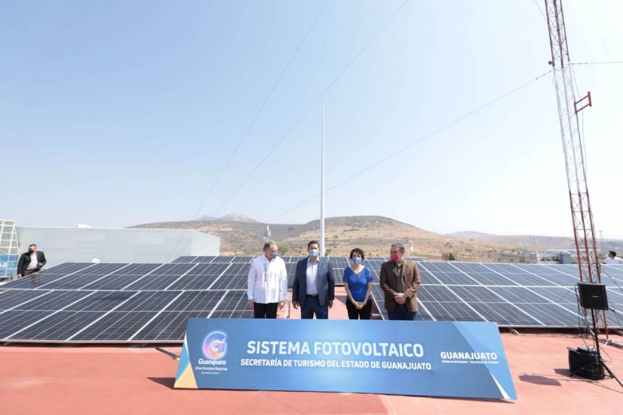 Más módulos fotovoltaicos en edificios de Guanajuato: Diego Sinhue