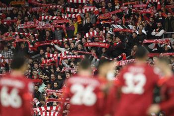 Para la historia: Anfield rinde homenaje a Cristiano Ronaldo tras el fallecimiento de su hijo