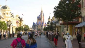 Ron DeSantis se lanza contra el “autogobierno” de Disney en Florida