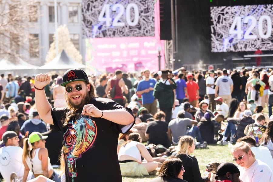 El festival 420 de la marihuana huele a libertad y dinero