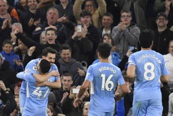 Manchester City sufre ante el Brighton, pero recupera el liderato de la Premier