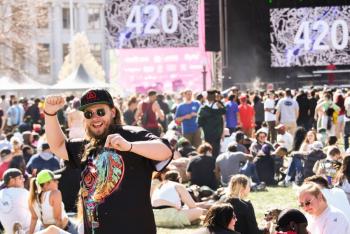 El festival 420 de la marihuana huele a libertad y dinero