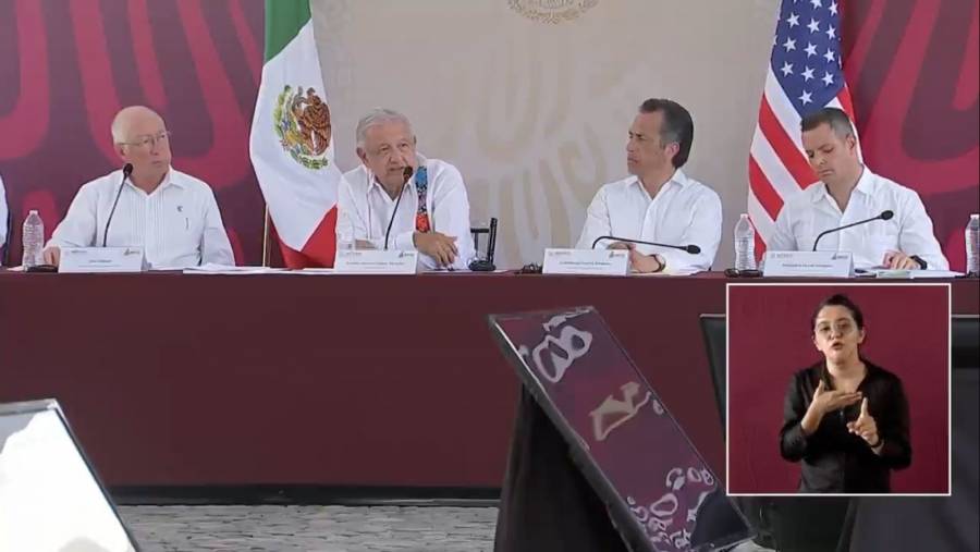 AMLO quitar&aacute; a los j&oacute;venes de la delincuencia organizada con becas