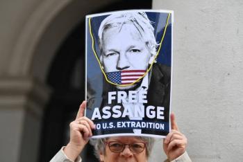 Esposa de Julian Assange pide a gobierno brit&aacute;nico bloquear su extradici&oacute;n a EEUU