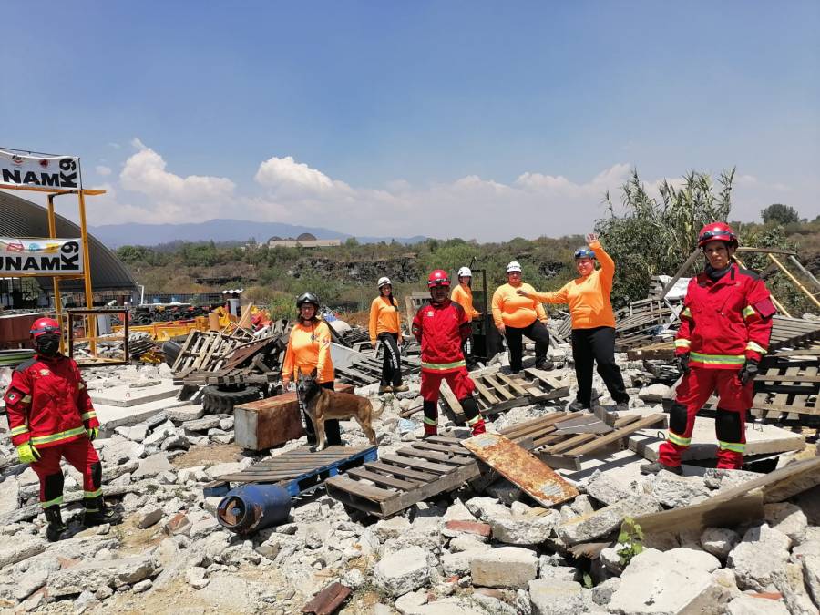 Unidad Canina de Búsqueda y Rescate de la UNAM intercambia experiencias con rescatistas de Canadá