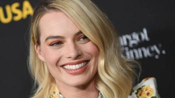 As&iacute; luce Margot Robbie como “Barbie”; la cinta llegar&aacute; en 2023