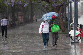 Registran lluvias en el Centro Histórico de la CDMX