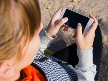 Plataformas digitales entregan datos personales a agresores sexuales de menores de edad y mujeres en EEUU