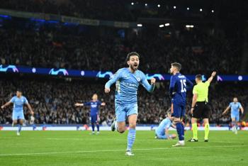 El City gana 4-3 al Real Madrid, que sale vivo de M&aacute;nchester