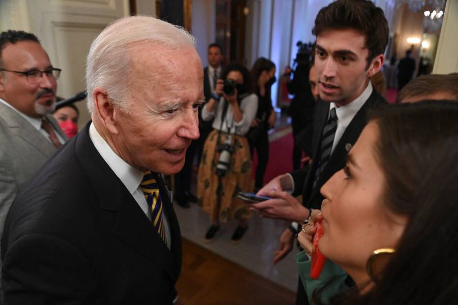 Biden propone transferir a Ucrania bienes confiscados a oligarcas rusos