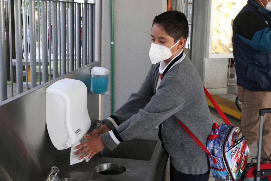 Gobierno CDMX prevé vacunar a adolescentes de 12 y 13 años a partir del 9 de mayo