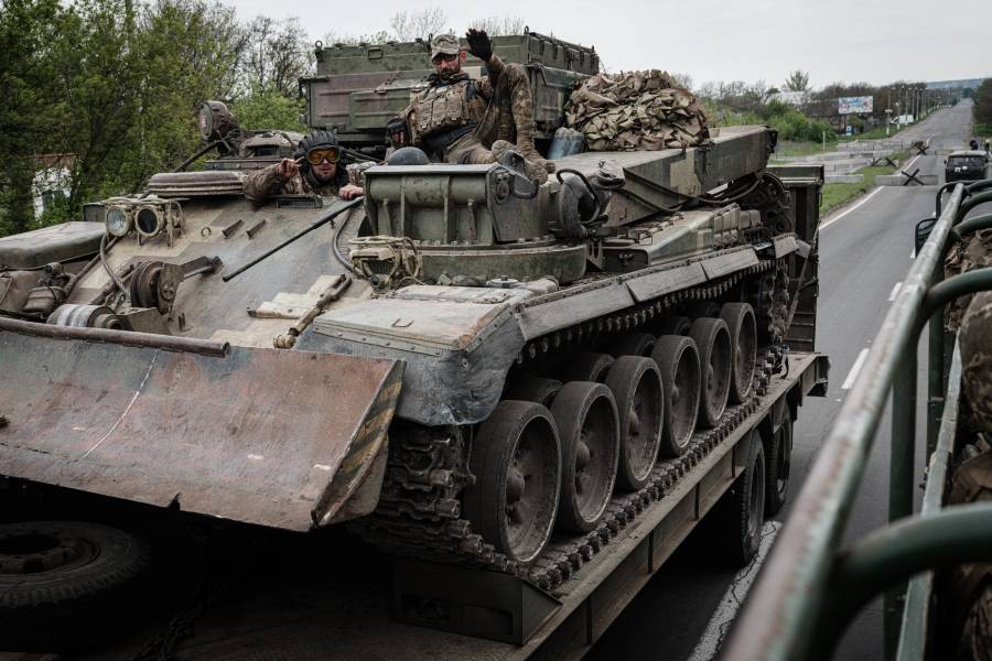 Fuerzas ucranianas tratan de detener el pausado avance ruso en el Donbás