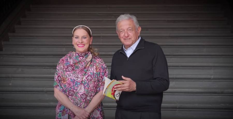 AMLO y Beatriz Guti&eacute;rrez celebran el D&iacute;a del Ni&ntilde;o leyendo el cuento “La peor se&ntilde;ora del mundo”