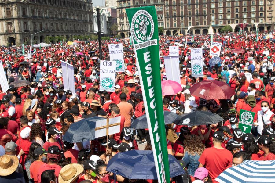 CDMX: Marchan en Día del Trabajo; autoridades presumen avances laborales