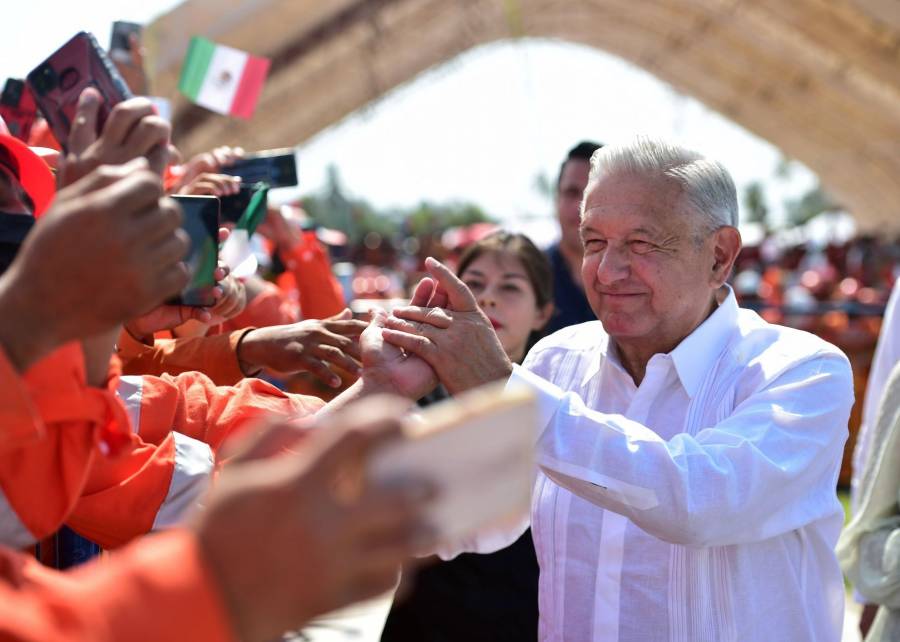 Trabajadores, fundamentales para el desarrollo de las naciones: AMLO