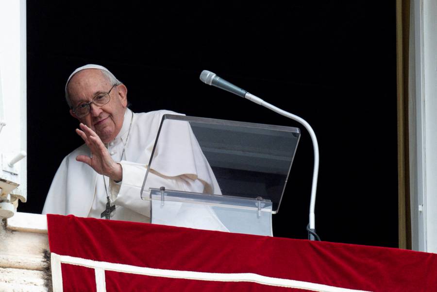 Papa Francisco pide abrir corredores humanitarios en Mariúpol; denuncia destrucción de la ciudad