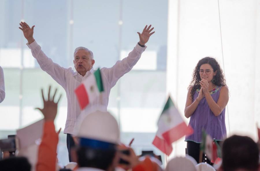 AMLO anuncia construcción de segunda coquizadora en Oaxaca, y rehabilitación de otro tren