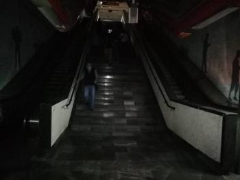 Historias en el Metro: A media luz