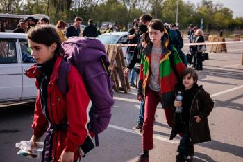 L&aacute;grimas y alivio para los evacuados ucranianos de Azovstal, por fin a salvo