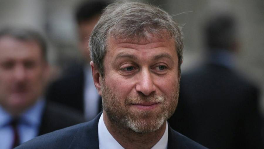 Reino Unido congela activos de grupo siderúrgico propiedad de Roman Abramovich