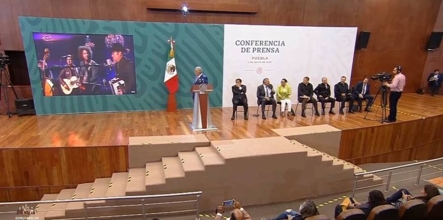 AMLO pone corrido de Tigres del Norte en ma&ntilde;anera