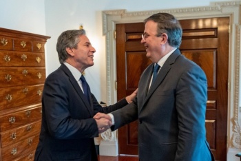 Tras su reuni&oacute;n con Blinken, Ebrard da negativo a prueba Covid-19