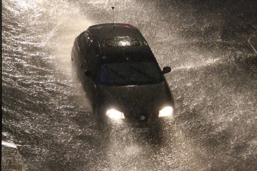 Autoridades reportan fuertes lluvias en la CDMX; hay afectaciones en el Metro y en diversas vialidades